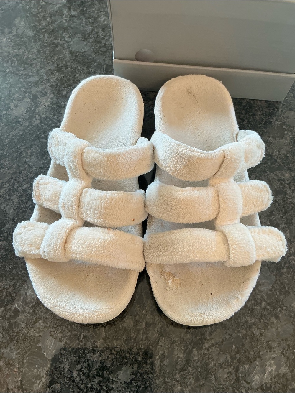 Preowned Vionic Slipper Snooze Terry size 9